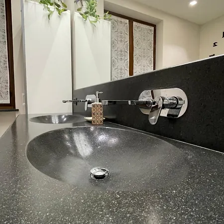 Al Borgonuovo Nocleg ze śniadaniem 4*